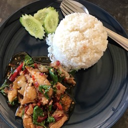 ข้าวกระเพาหมูกรอบ