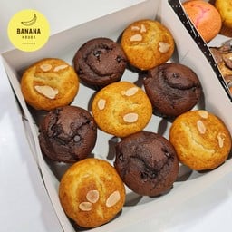 เค้กกล้วยหอม ออริจินัล & ดับเบิ้ลช็อค กล่อง 9 ชิ้น