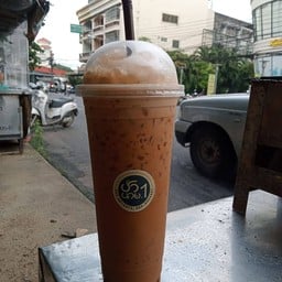 ร้านชานายหนึ่ง หน้าคอนโด The Rise