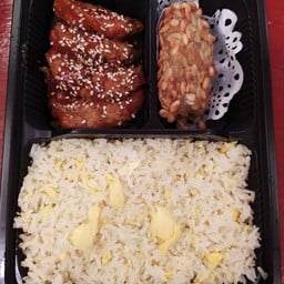 ข้าวผัดไข่+หมูผัดซอสฮ่องกง+เผือกทองคำ