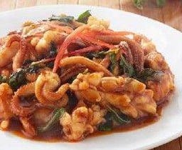 ปลาหมึกผัดน้ำพริกเผา Squids stir fry with Sweet Chilli Paste Sauce
