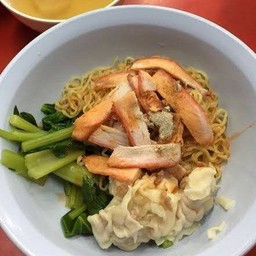 ชายสี่บะหมี่เกี๊ยว (อนรรฆนาคซอย8)
