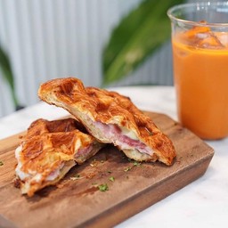 Croissant waffle Ham cheese