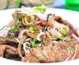เนื้อน้ำตก Grilled Beef Salad NamTok