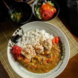 ข้าวแกงกะหรี่ไก่ทอดคาราเกะ