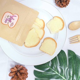ขนมปังกรอบ ,น้ำมะม่วงหาว มะนาวโห่ ร้านYungyoo-ยุ่งอยู่