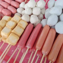 น้ำตาลลูกชิ้นทอด(ถนนเบญจรงค์)