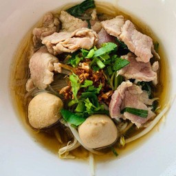 ก๋วยเตี๋ยวลูกชิ้นเนื้อสด