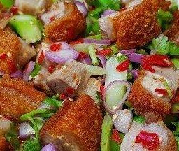 ยำหมูกรอบ