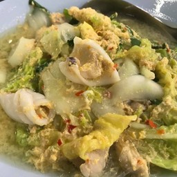 สุกี้น้ำ หมู ไก่ หมึก