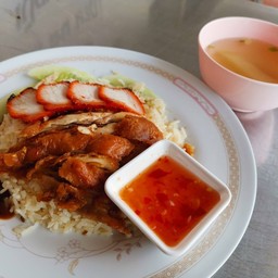 ข้าวมันไก่ทอดปนหมูแดง