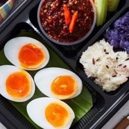 ชุดไข่ต้มตาแดง