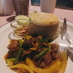 ข้าวเครื่องแกงเนื้อ