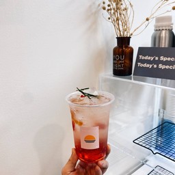 โฮมเมดเลมอนเนด+ โฮมเมดสตอร์เบอร์รี่+ โซดา