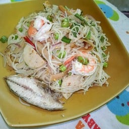 ยำไก่เเซ่บ ทราย ชิกเก้น เฮ้าส์ ไทรม้า11