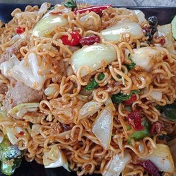 มาม่าผัดขี้เมารวม