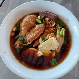 ก๋วยเตี๋ยวไก่ไฮโซ นายหลอดสาขา2(ข้างโรงเรียนเซนต์ฟรัง)