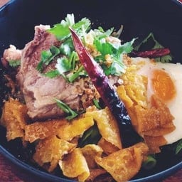 เตี๋ยวแห้งต้มยำโบราณซี่โครงหมูตุ๋น