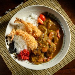 ข้าวแกงกะหรี่กุ้งชุบแป้งทอด