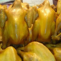 ไก่ต้มน้ำปลา ตรงข้ามสบายนม