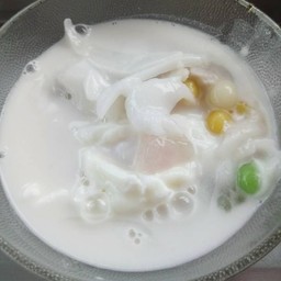 บัวลอย แป้งกรอบไข่ มะพร้าว,เผือก