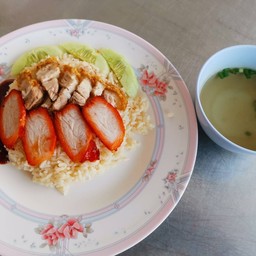 ข้าวหมูแดงปนหมูกรอบ