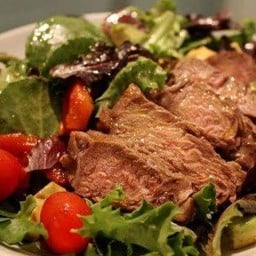 สลัดสเต็กเนื้อ Beef Salad