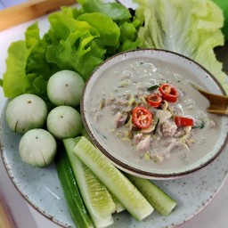 หลนกะปิหมูสับ พร้อมผักสด