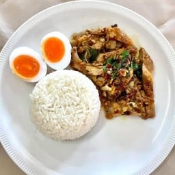 กระเพราขาหมูรสเด็ด