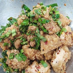 ยำไก่แซ่บ