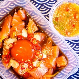 แซลมอนหั่นเต๋า&ไข่ดองส้มยูสึ