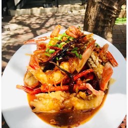 กุ้งแม่น้ำราดซอสมะขาม