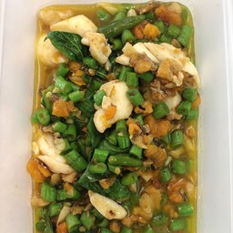 เนื้อปูผัดพริกเหลือง (ใส่ไข่ปู)