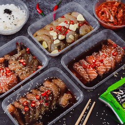 ร้านเราคัดสรรมาของทะเลมาให้แบบเน้น ๆ รับประกันความสดใหม่ สะอาด ถูกหลักอนามัย 