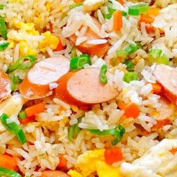 ข้าวผัดไส้กรอก