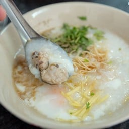 โจ๊กหมูใส่ไข่