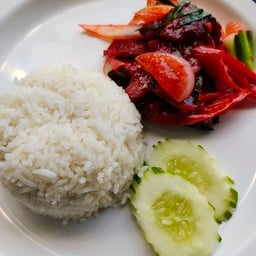 ข้าวราดผัดเนื้อแดง