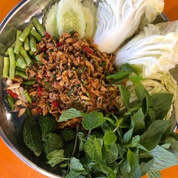 ก้อยหมูย่างใส่มะม่วง