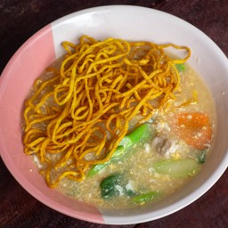 ราดหน้าหมี่กรอบ