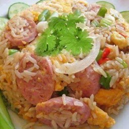 ข้าวผัดแหนม