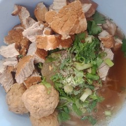 ก๋วยเตี๋ยวไก่มะระบุฟเฟ่ต์(ข้อ,เลือด,ผักสด)