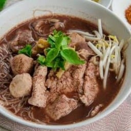 ก๋วยเตี๋ยวเรือวาสนา ตรงข้ามแขวงทางหลวง