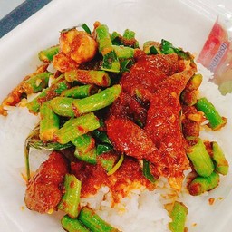 ข้าวผัดพริกแกง