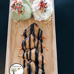 ซาโมซ่ากล้วย+ไอศกรีม