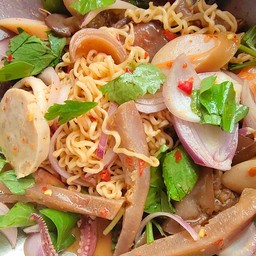 ยำ (มาม่าน้ำข้นรวมมิตร)