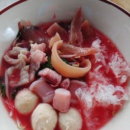 ม่วงดำก่วยเตี๋ยวแชมป์
