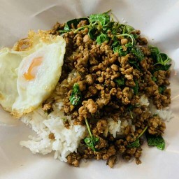 ก๋วยเตี๋ยว คั่วไก่ สุกี้ ราดหน้า ข้ามฟาก(ท้ายซอยแบริ่งเก่า)