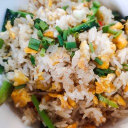 ข้าวผัดไข่คั่วพริกเกลือ