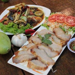 ส้มตำหอมปลาร้า คาเฟ่ @สะพานใหม่