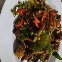 ผัดเผ็ดกบ